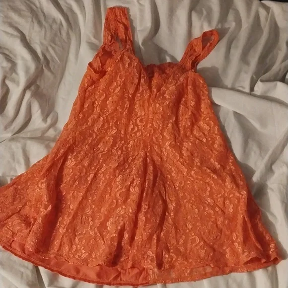 Cato Nightgown - Picture 2 of 2